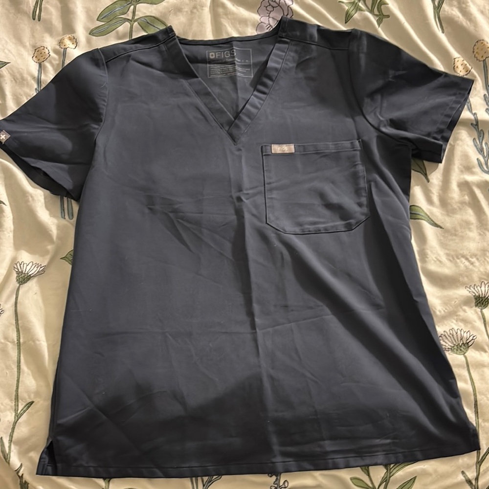 Figs scrub top